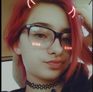 Meet your Posher, Alexis